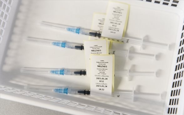 A madridi tartomány vakcina hiányában felfüggeszti az első dózis beadását