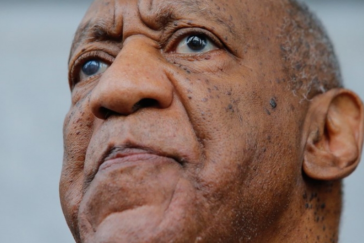 Bill Cosbytól a Kennedy Központ is visszavonta díjait