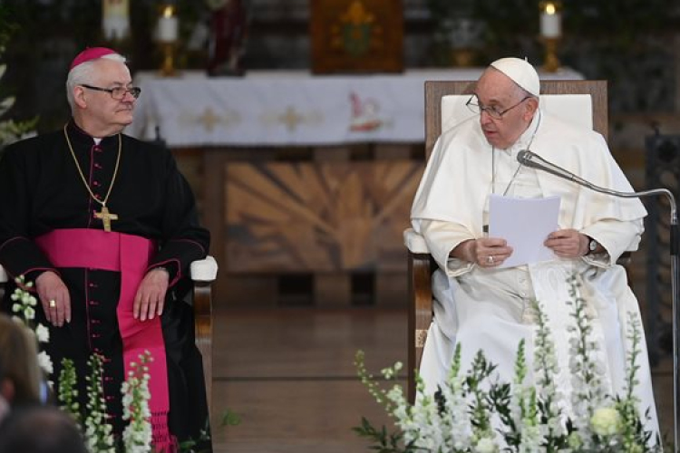 Vatikáni és olasz sajtó: Ferenc pápa Európa lelkét és a békét keresi magyarországi látogatásán