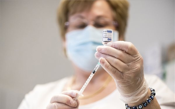 Már több mint ötmillió adag Pfizer-BioNTech-vakcina érkezett Magyarországra