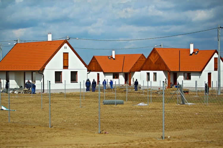 Ócsai lakópark - Húsz család költözhet, hatvan házra új pályázatot írnak ki