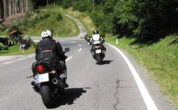 Egy hosszabb motoros túrára célszerű megfelelő módon felkészíteni a motorkerékpárt. 