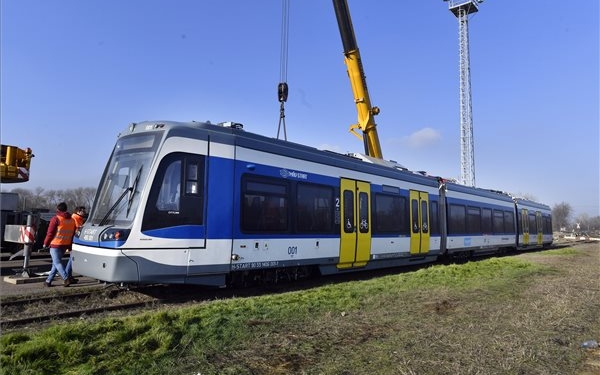 Megérkezett az első tram-train Magyarországra