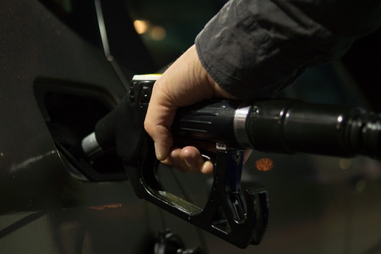 Főként az üzemanyag árának csökkenése miatt mérséklődik az infláció
