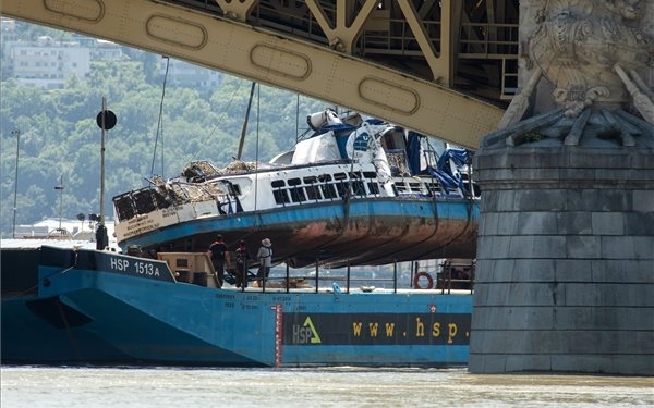 A dunai hajóbaleset áldozataira emlékeztek Budapesten