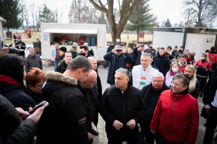 Orbán: ember ellátatlanul nem marad