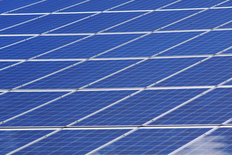 MEKH: júniusban 25,2 százalékkal nőtt a napelemek által termelt villamos energia mennyisége éves összevetésben