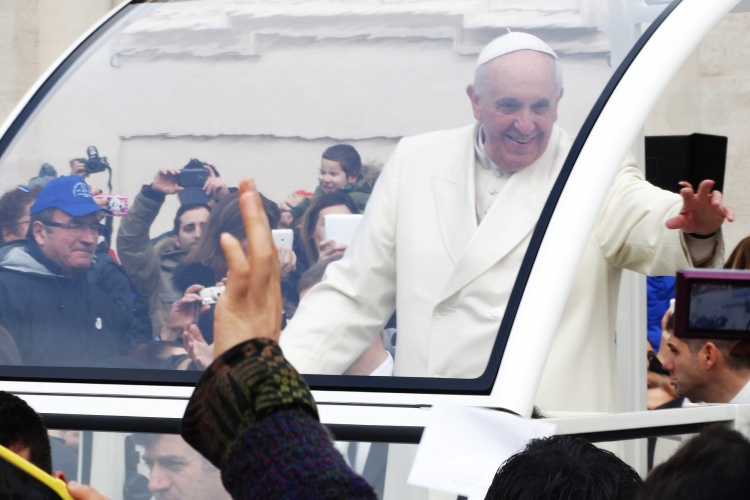 Ferenc pápa megerősítette, hogy a Vatikán kész közvetíteni a felek között