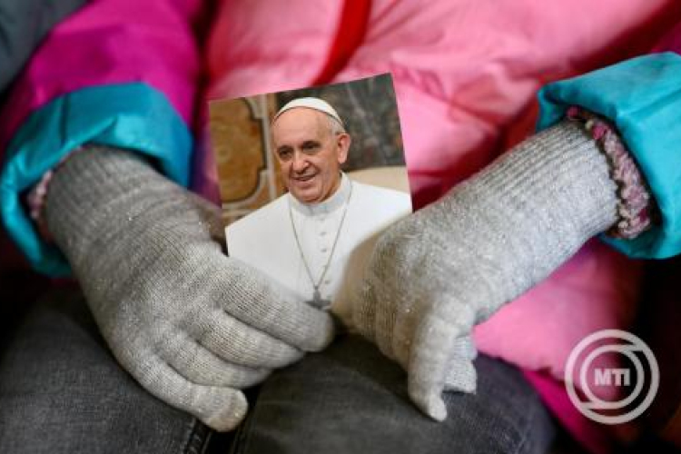 Vatikán: az orvosok szerint Ferenc pápa túl van a közvetlen életveszélyen