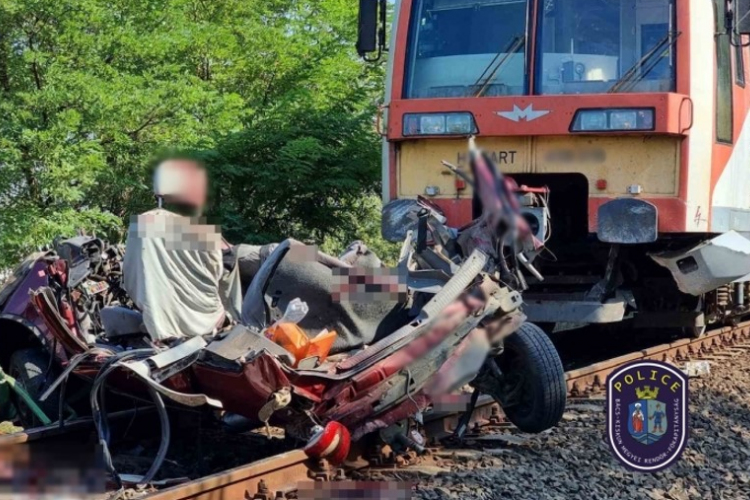 Tragédia! Heten haltak meg egy vasúti átjáróban