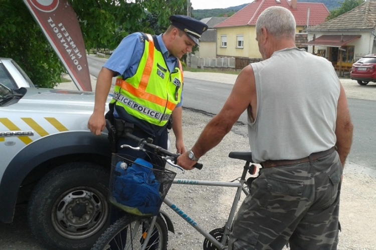 A helyiek biztonságáért szolgálnak