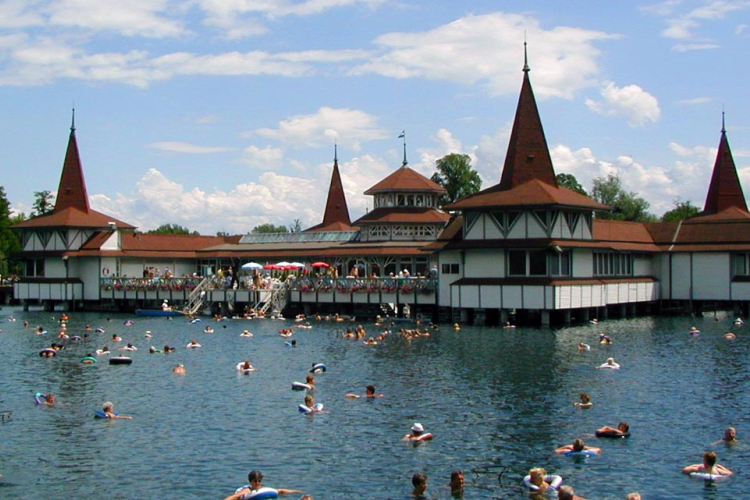 Új módszerrel gyógyítanak Hévízen