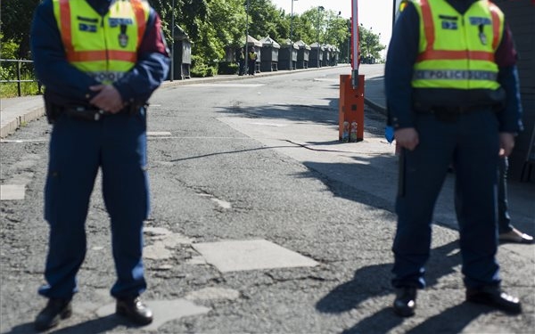 Rendőrök zárták le a Citadellát