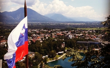 Szlovéniában vasárnap adminisztratív értelemben is véget ér a járvány