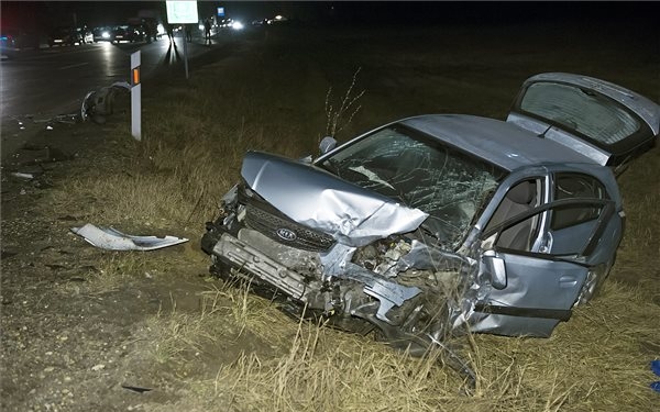 Súlyos baleset történt a 31-es főút mendei leágazásánál