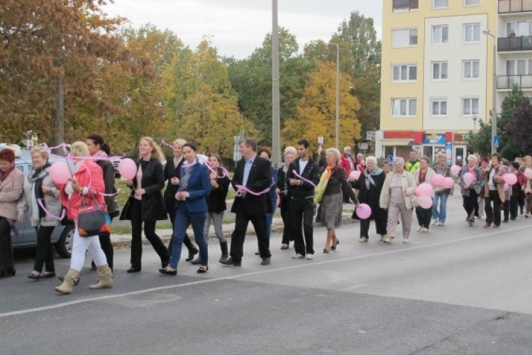 Az életükért gyalogoltak