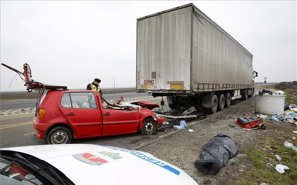 Halálos baleset a 4-es főúton Törökszentmiklós közelében