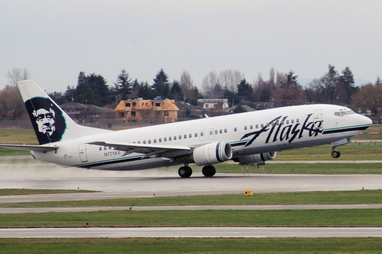 Földi kiszolgálóval a csomagtérben szállt fel az Alaska Airlines egyik járata
