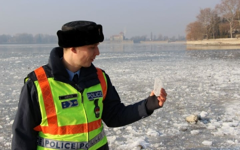 A tavak vize fagyni kezdett