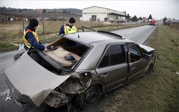 Árokba csapódott egy autó Zalában, egy ember meghalt