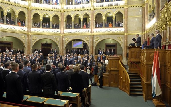 Tíz minisztériummal alakulhat meg az új kormány
