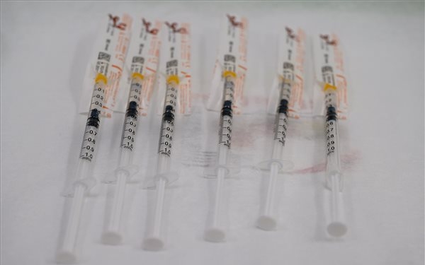Növelte a lekötött Pfizer-vakcina mennyiségét Magyarország