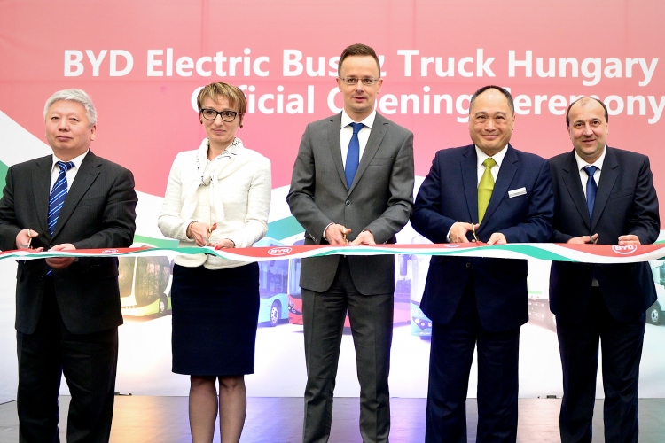 A BYD megnyitotta elektromosbusz-gyárát Magyarországon