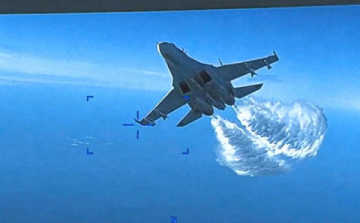 A Pentagon videóján az orosz Su-27-es, amely miatt lezuhanhatott az amerikai drón