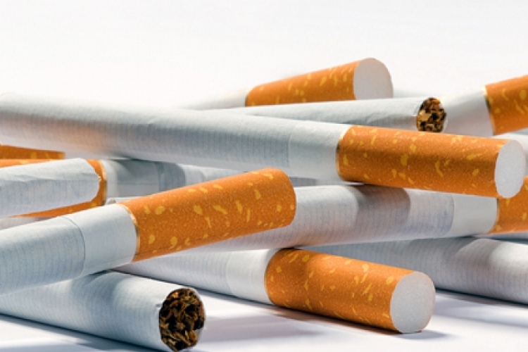 Szombaton hatályba lép az új dohányrendelet – csak egyfajta csomagolás lesz
