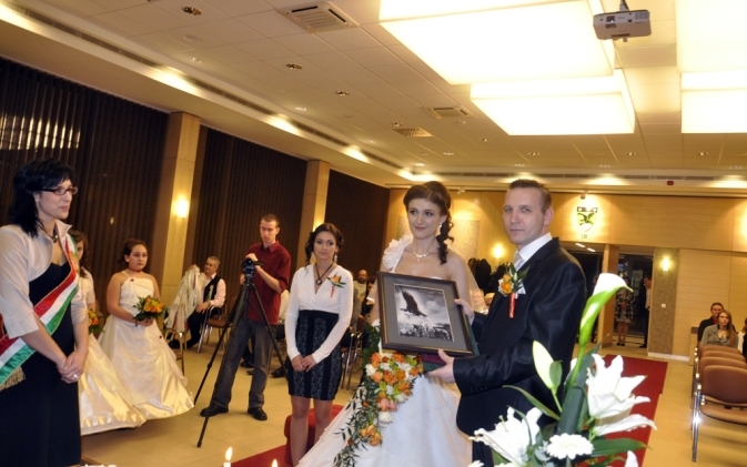 Esküvő az Árpád téren