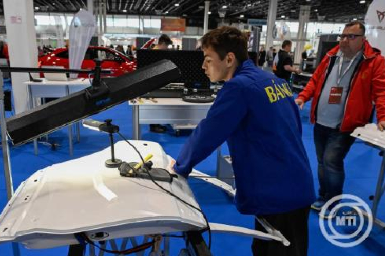 11 százalékkal nőtt a minimálbér, 7 százalékkal a garantált bérminimum