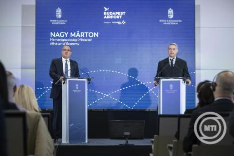 Lázár János: út és vasút épül a főváros és a repülőtér között