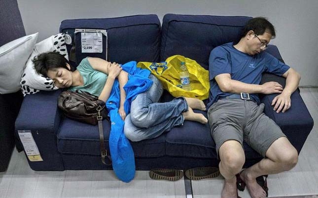 A kiállított bútorain alvók ellen veszi fel a harcot az IKEA Kínában