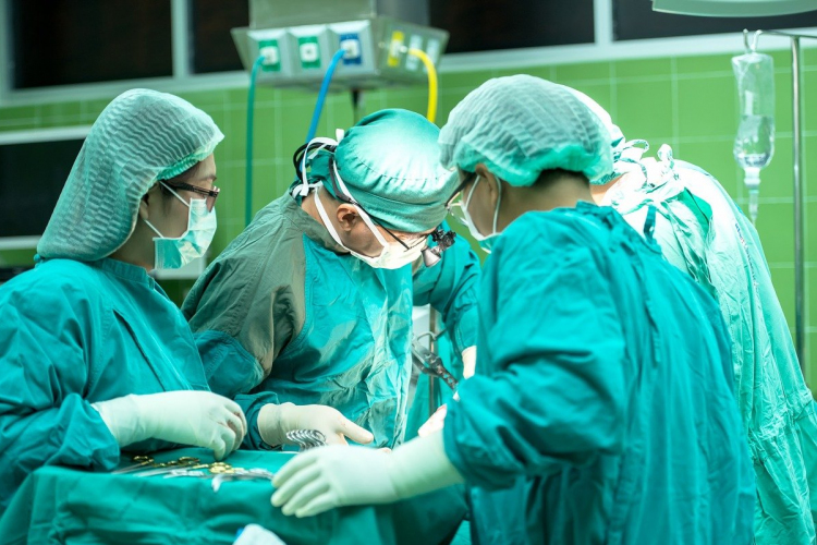 Országszerte fejlesztik az egynapos sebészeti részlegeket