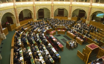 OGY - A politikai menedékjog szűkítését kezdi tárgyalni a parlament