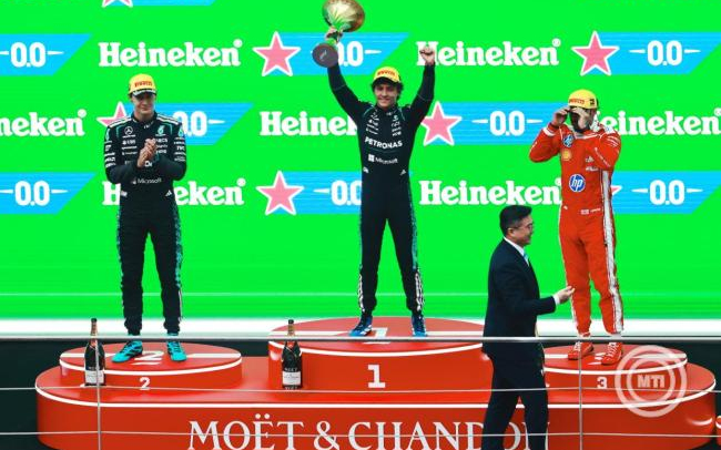 Kínai Nagydíj - Újabb kettős Mercedes-siker, Antonelli nyert Sanghajban