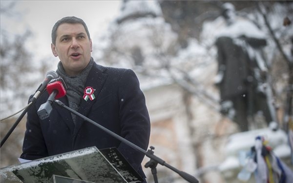 Lázár János: 2010 forradalmát győzelemre visszük