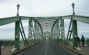 Megnyitották a Mária Valéria hídra vezető ut