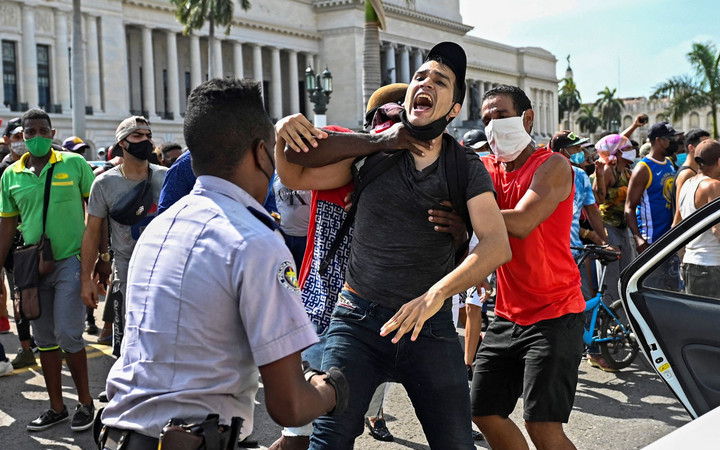 Az EU aggodalmát fejezte ki a kubai megmozdulások elfojtása, valamint a tüntetők és újságírók letartóztatása miatt