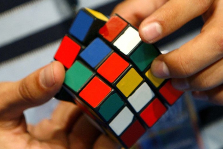 Alig több mint egy másodperc alatt forgatja ki a Rubik-kockát a mesterséges intelligencia