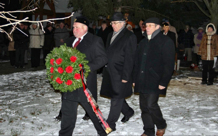 Elhunyt bányásztársaikra emlékeztek Vértessomlón