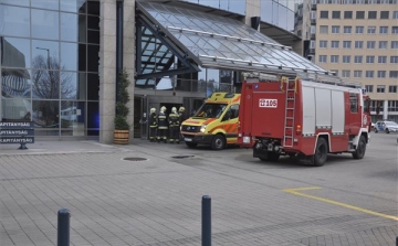 Felgyújtotta magát egy volt rendőrségi alkalmazott a Teve utcai rendőrségi székháznál