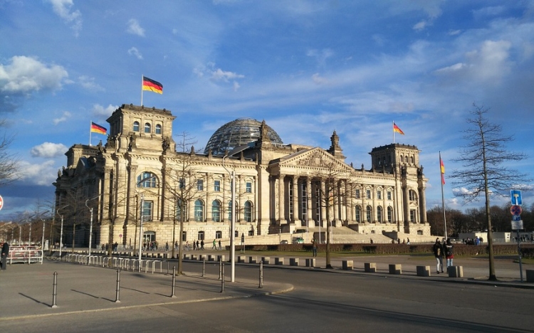 Húsvétra lehet német kormány