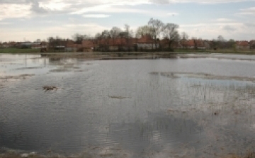 Harmadfokúra emelték a védelmi készültséget a Tisza középső szakaszán