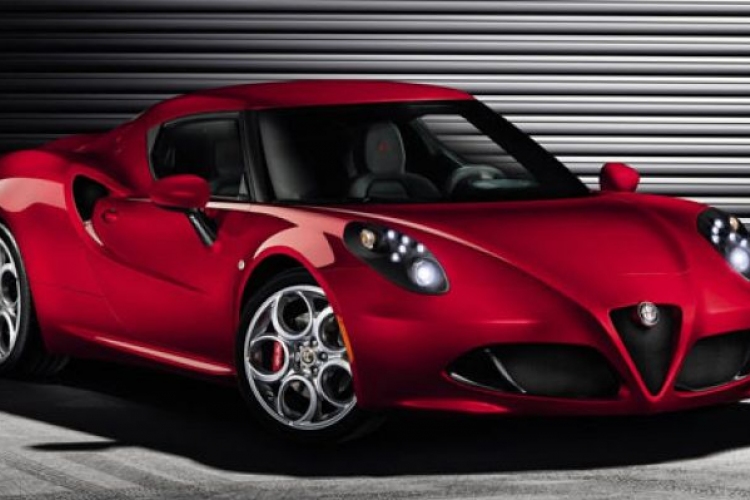 Az Alfa Romeo 4C végre hivatalosan is debütál