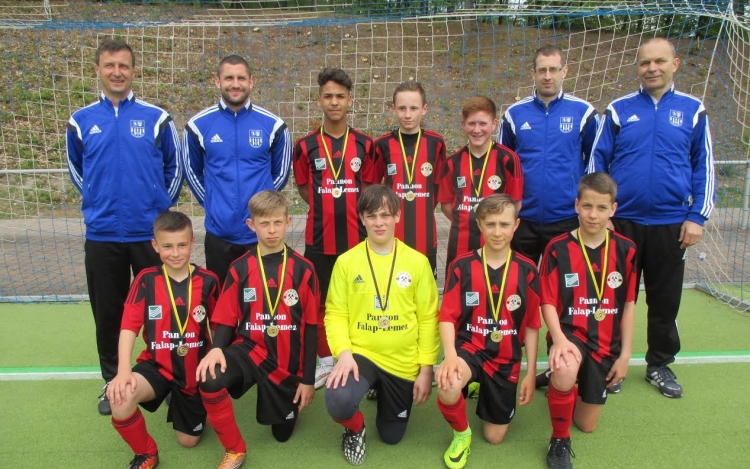 Újabb siker: Németországban nyert tornát a Komárom-Esztergom megyei U12-es válogatott