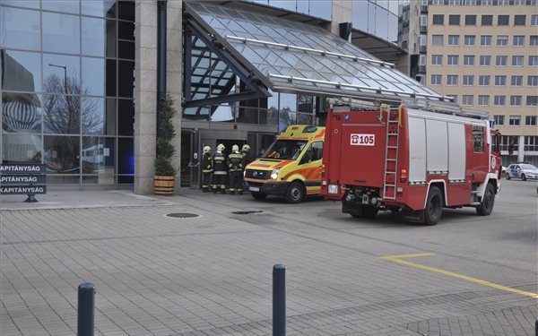 Felgyújtotta magát egy volt rendőrségi alkalmazott a Teve utcai rendőrségi székháznál